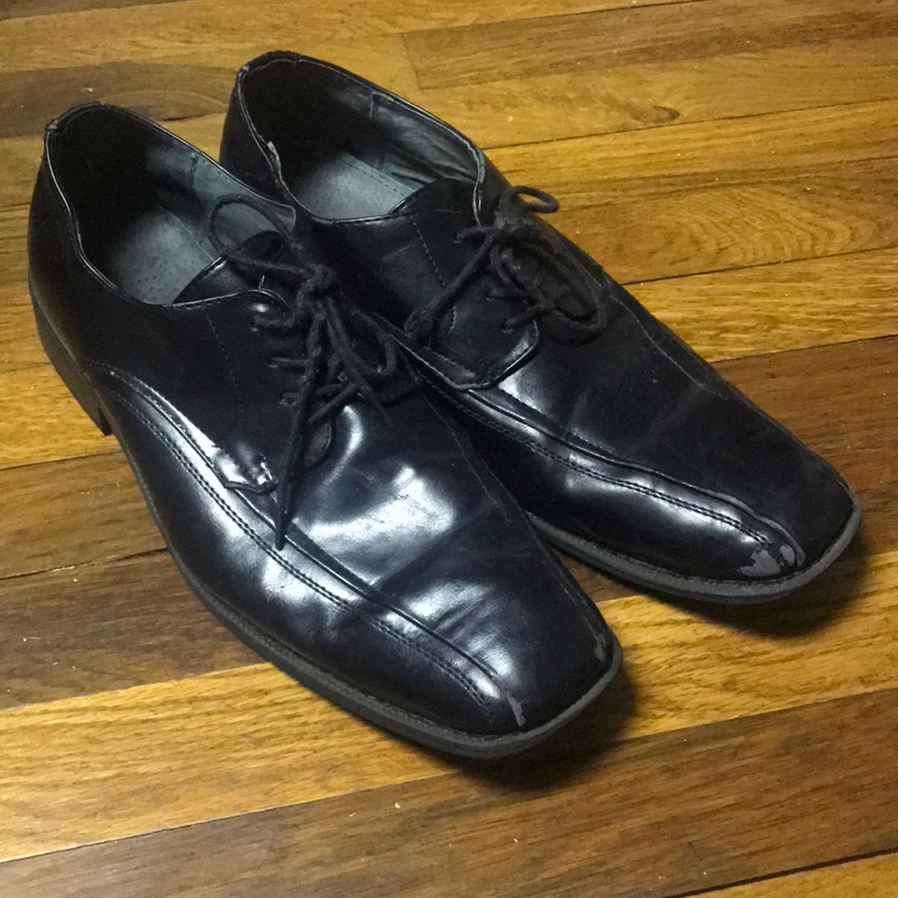 Black dress shoes